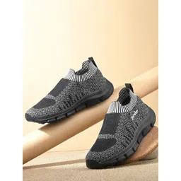 BIRDE Men Textured Round Toe Lightweight Slip-On Sneakers