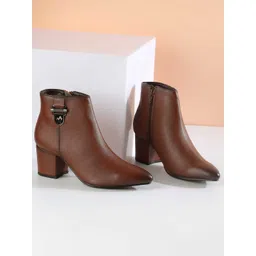 Metro Women Block-Heeled Chelsea Boots
