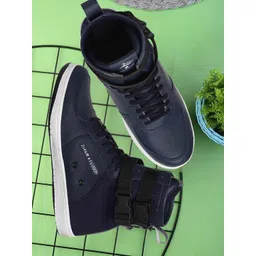 Zixer Men Textured Sneakers