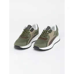 Snitch Men Textured Sneakers
