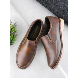 The Roadster Lifestyle CoMen Slip On Sneakers