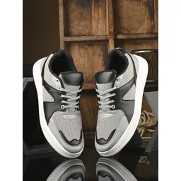 glitchez Men Colourblocked PU Sneakers