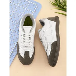 The Roadster Lifestyle Co Women  Round Toe Laced Up Sneakers