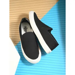 The Roadster Lifestyle Co Women Lightweight Slip-On Sneakers