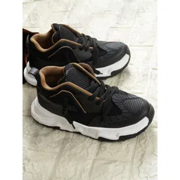 LeatherKraft Men Mesh Walking Non-Marking Air Max Lace-up Sports Shoes