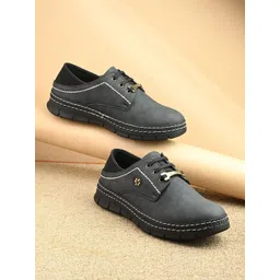JK Port Men Round Toe Sneakers