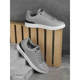 Mochi Men Colourblocked Sneakers