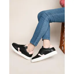 HRX by Hrithik Roshan Women Black & Pink Perforations Lightweight Comfort Insole Sneakers