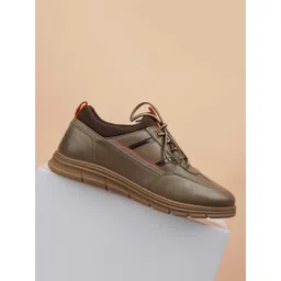 Metro Men Textured Leather Sneakers