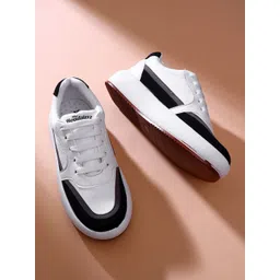 The Roadster Lifestyle Co Women Woven Design Sneakers