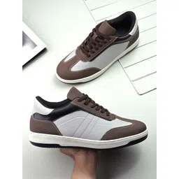 The Roadster Lifestyle Co Men Casual Sneakers
