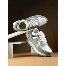 Rising Wolf Men Sneakers