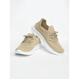 Snitch Textured Lightweight Sneaker
