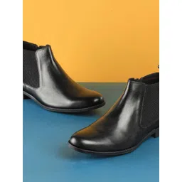 Mochi Men Leather Round Toe Ankle Boots