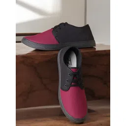 Spotwalk Men Colourblocked Sneakers