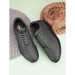 The Roadster Lifestyle Co Men Lightweight Casual Sneakers