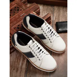 EZOK Men White Colourblocked Leather Sneakers