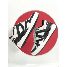 Red Tape Men Textured Round Toe Memory Foam Sneakers