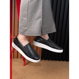 DressBerry Black Women Round Toe Lightweight Slip-On Sneakers