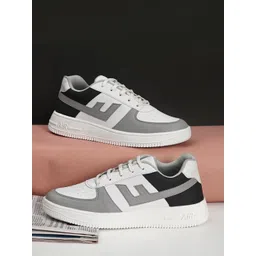 Fashion Victim Men Colourblocked Lightweight Sneakers