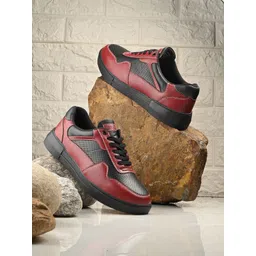 CLOG LONDON Men Colourblocked Sneakers