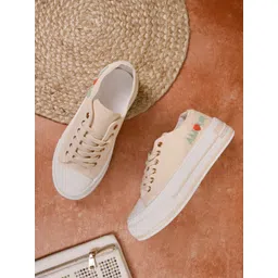 Jove Women Round Toe Embroidered Lightweight Sneakers