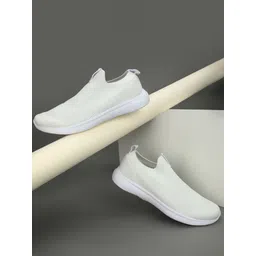 Softride Clean V2 Walking Shoes For Men