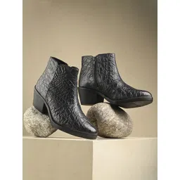 CARLO ROMANO Women Textured Chelsea Boots