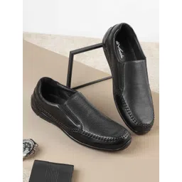 DAVINCHI Men Textured Leather Slip-On Sneakers