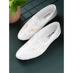 Vellinto Men Colourblocked Slip-On Sneakers