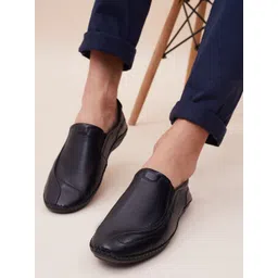 Hitz Men Textured Leather Lightweight Slip-On Sneakers