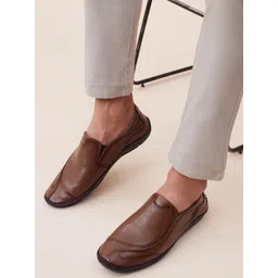 Hitz Men Textured Leather Lightweight Slip-On Sneakers