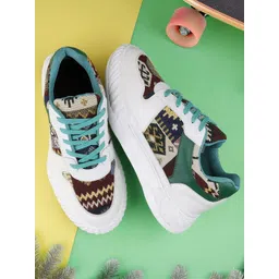 HAKKEL Men Colourblocked Round Toe Lightweight Sneakers