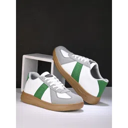 ASTEROID Men Colourblocked Lightweight Sneakers