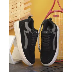 ASTEROID Men Colourblocked Lightweight Sneakers