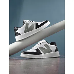 The Roadster Lifestyle Co. Men White & Grey Colourblocked Casual Sneakers