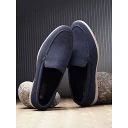 BIZZARO Men Sneakers