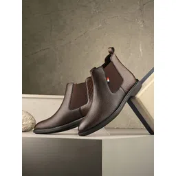 knoos Textured Chelsea Boots