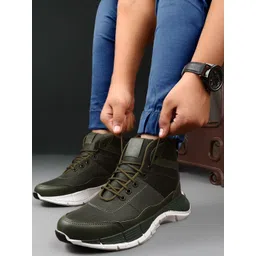 Woakers Men Textured Sneakers