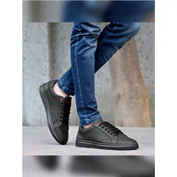 The Roadster Lifestyle Co Men Casual Sneakers