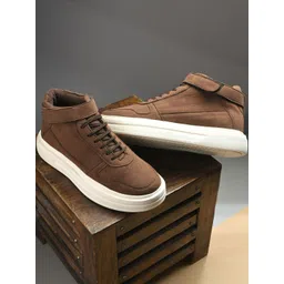 Roadster Men Round Toe Lace Up Velcro Sneakers