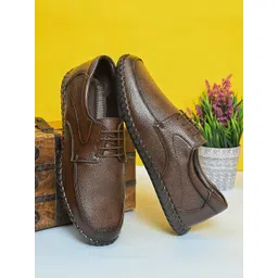 Provogue Men Textured Sneakers