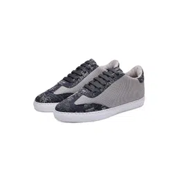 SHUTIQ Men Textured Sneakers