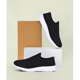 STYLISH LIGHT WEIGHT SPORTS SHOES FOR BOYS Slip On Sneakers For Men