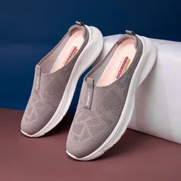HAZE Walking Shoes For Women