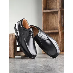 CLOG LONDON Men Leather Square Toe Sneakers