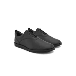 The Roadster Lifestyle Co. Men Black Comfort Insole Contrast Sole Lace-Up Sneakers