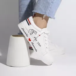 Shoe Casual and regular shoes that make you fashionable every hour Training & Gym Shoes For Women