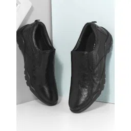 Mochi Men Leather Slip-On Sneakers