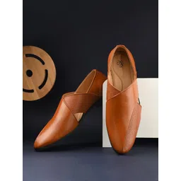 House of Pataudi Textured Lightweight Mojaris